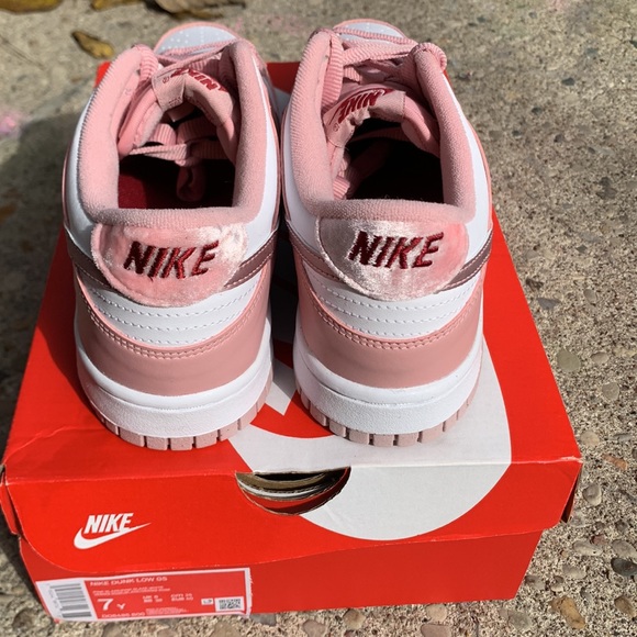 NEW Nike Dunk Low Pink Velvet Size 7Y /8.5 Women Pink Glaze - Picture 7 of 16